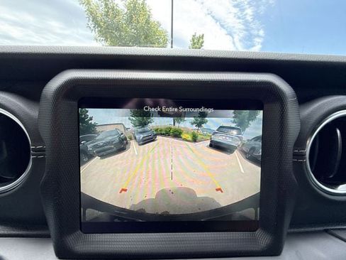 Used 2021 Jeep Wrangler Unlimited Sahara w/ Cold Weather Group AWD/4WD image 17