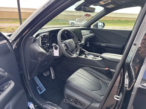 New 2026 Lexus TX 500h AWD image 18