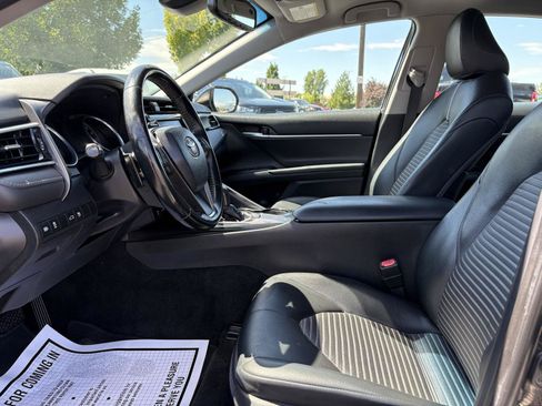 Used 2018 Toyota Camry SE w/ Convenience Package FWD image 17