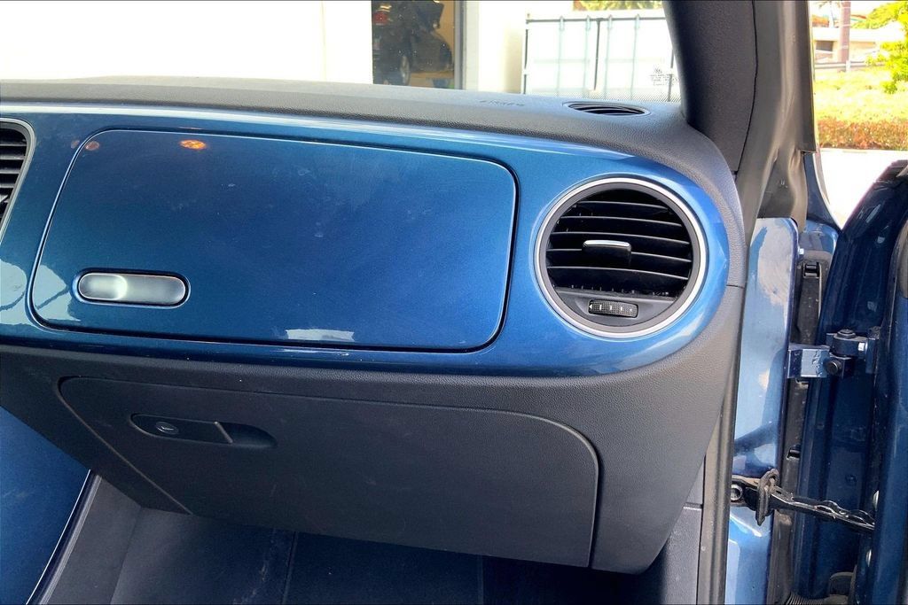 Used 2019 Volkswagen Beetle 2.0T SE FWD image 15