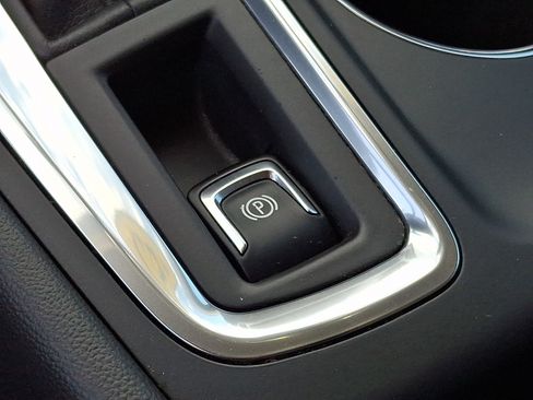 Used 2023 Chevrolet Equinox LS w/ LS Convenience Package FWD image 27