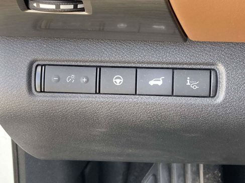 Used 2022 Nissan Pathfinder Platinum w/ Cargo Package FWD image 32