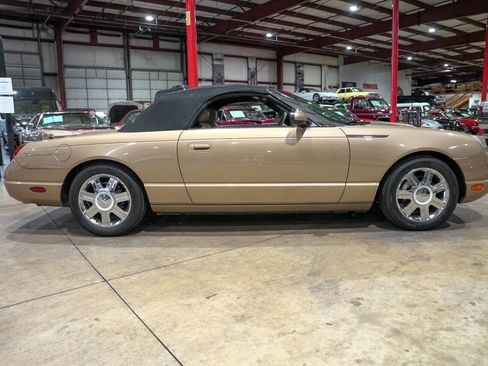 Used 2005 Ford Thunderbird RWD image 25