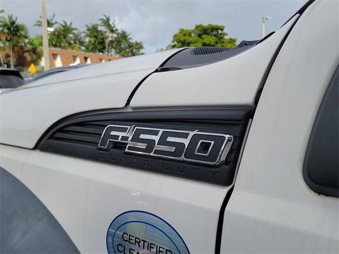 Used 2015 Ford F550 2WD Regular Cab Super Duty image 7