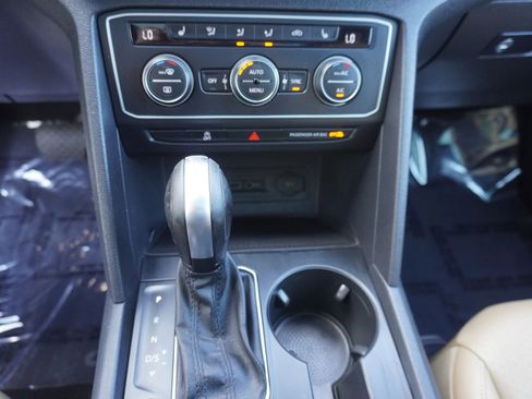 Used 2020 Volkswagen Atlas Cross Sport SE w/ Panoramic Sunroof Package AWD/4WD image 17