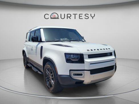 Used 2024 Land Rover Defender 110 S AWD/4WD image 4