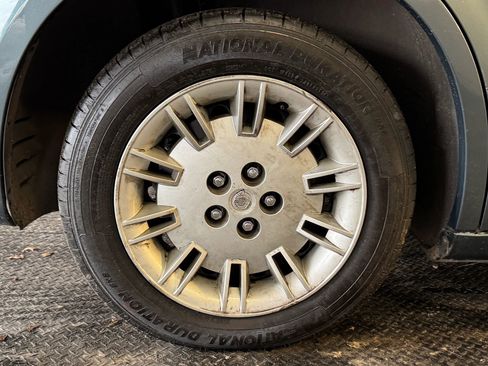 Used 2005 Chrysler 300 RWD image 11