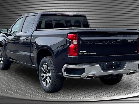 Used 2022 Chevrolet Silverado 1500 LT w/ Z71 Off-Road Package image 4