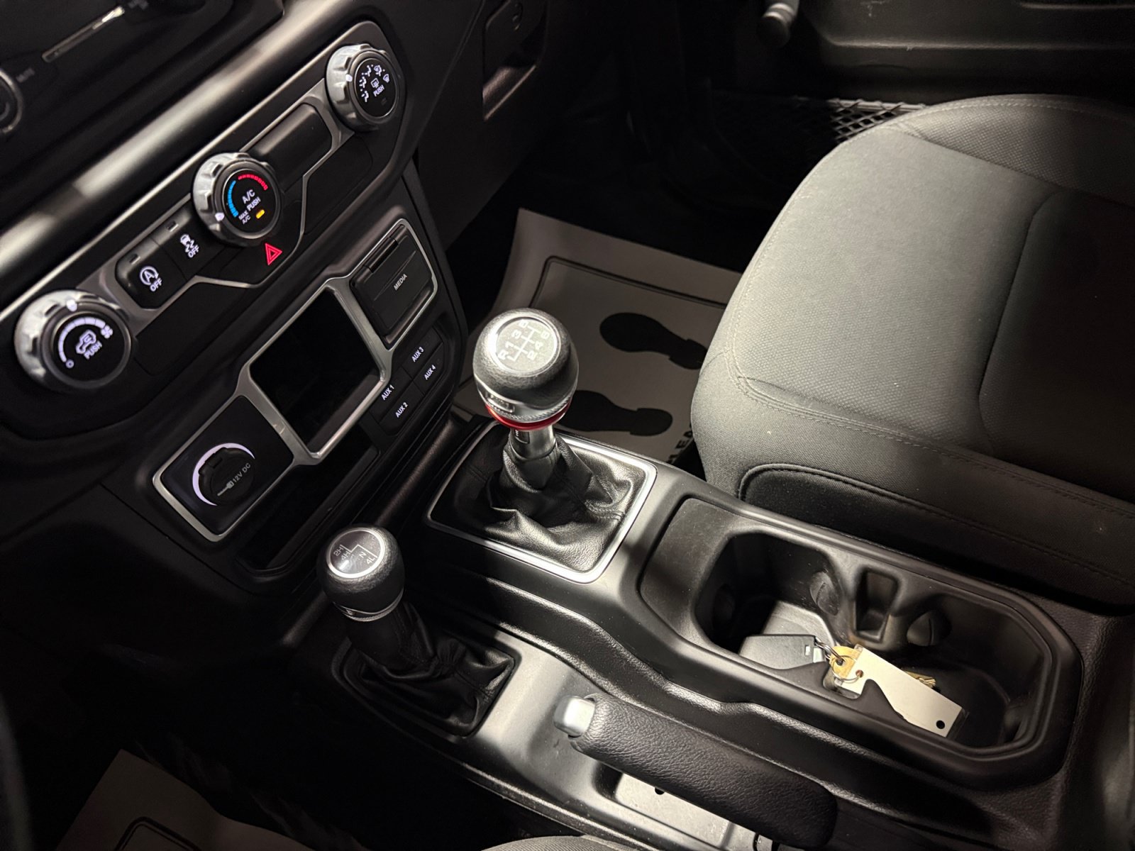 Used 2018 Jeep Wrangler Unlimited Sport AWD/4WD image 32