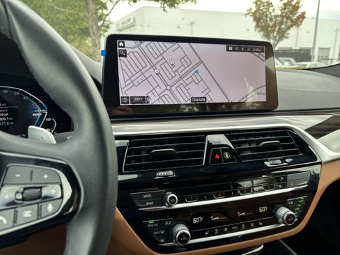 Used 2023 BMW 530e w/ Premium Package image 30