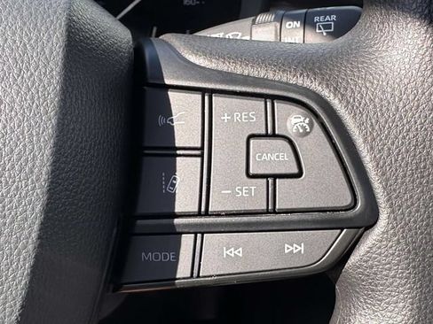 Used 2026 Toyota Sienna LE FWD image 28