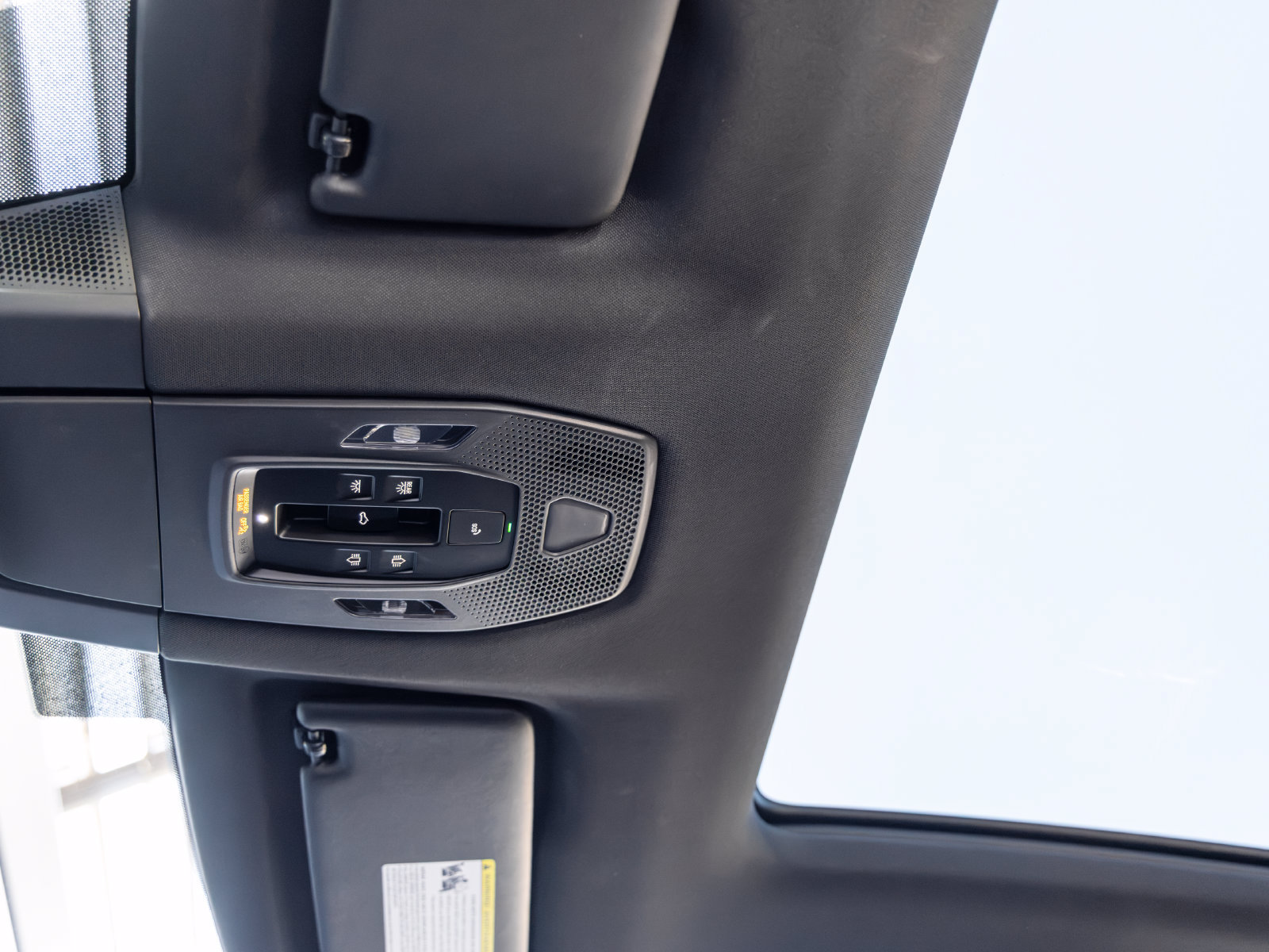 Certified 2025 Porsche Macan Electric RWD image 31