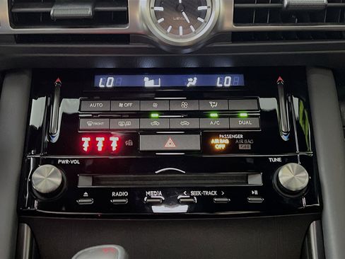 Used 2022 Lexus IS 300 image 26