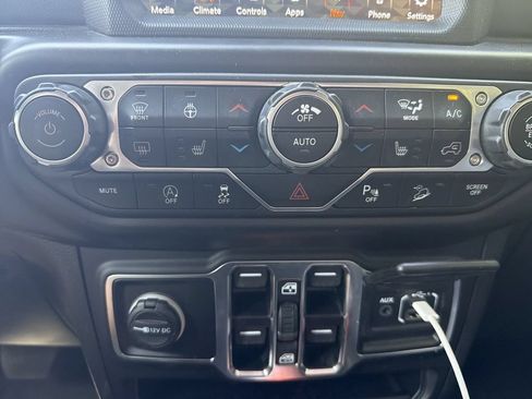 Used 2021 Jeep Wrangler Unlimited Sahara AWD/4WD image 17