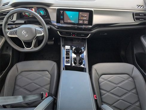 Used 2024 Volkswagen Atlas Cross Sport SE image 24