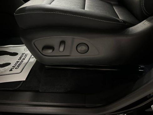 Used 2025 Chevrolet Traverse LT w/ Driver Confidence Package image 13