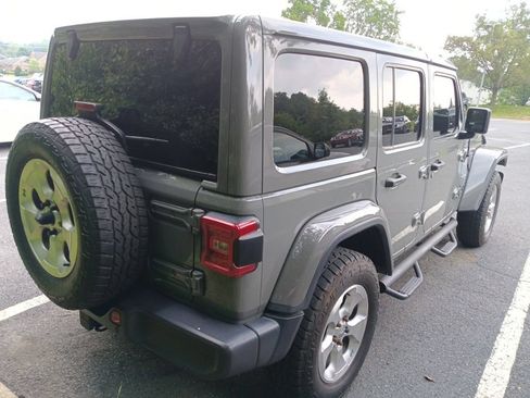 Used 2018 Jeep Wrangler Unlimited Sahara AWD/4WD image 4