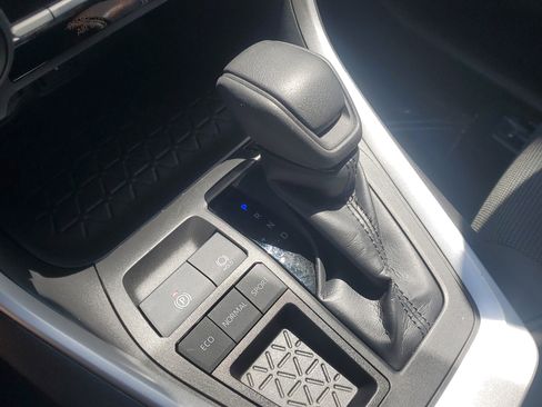 Certified 2022 Toyota RAV4 LE image 26