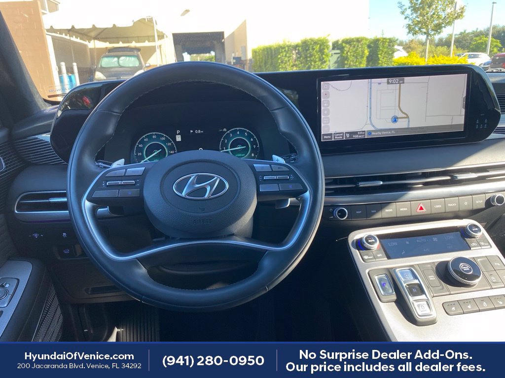 Certified 2024 Hyundai Palisade Calligraphy FWD image 3