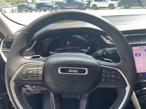 Used 2023 Jeep Grand Cherokee L Limited AWD/4WD image 31