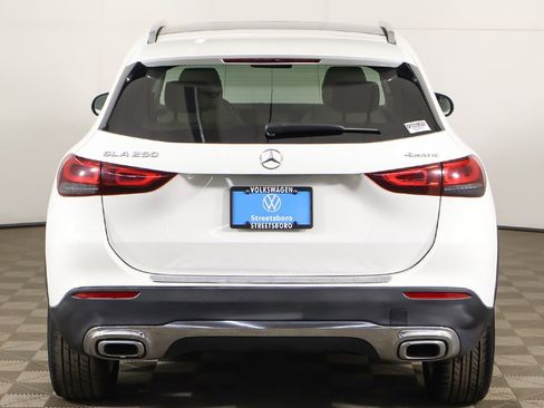 Used 2022 Mercedes-Benz GLA 250 4MATIC w/ Premium Package image 11