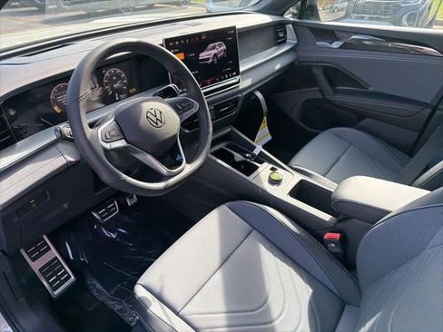 New 2026 Volkswagen Tiguan SE R-Line image 4