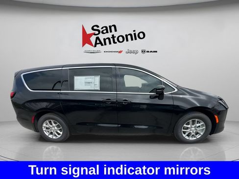 New 2027 Chrysler Pacifica Select FWD image 17
