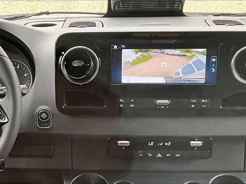 New 2025 Mercedes-Benz Sprinter 2500 image 9