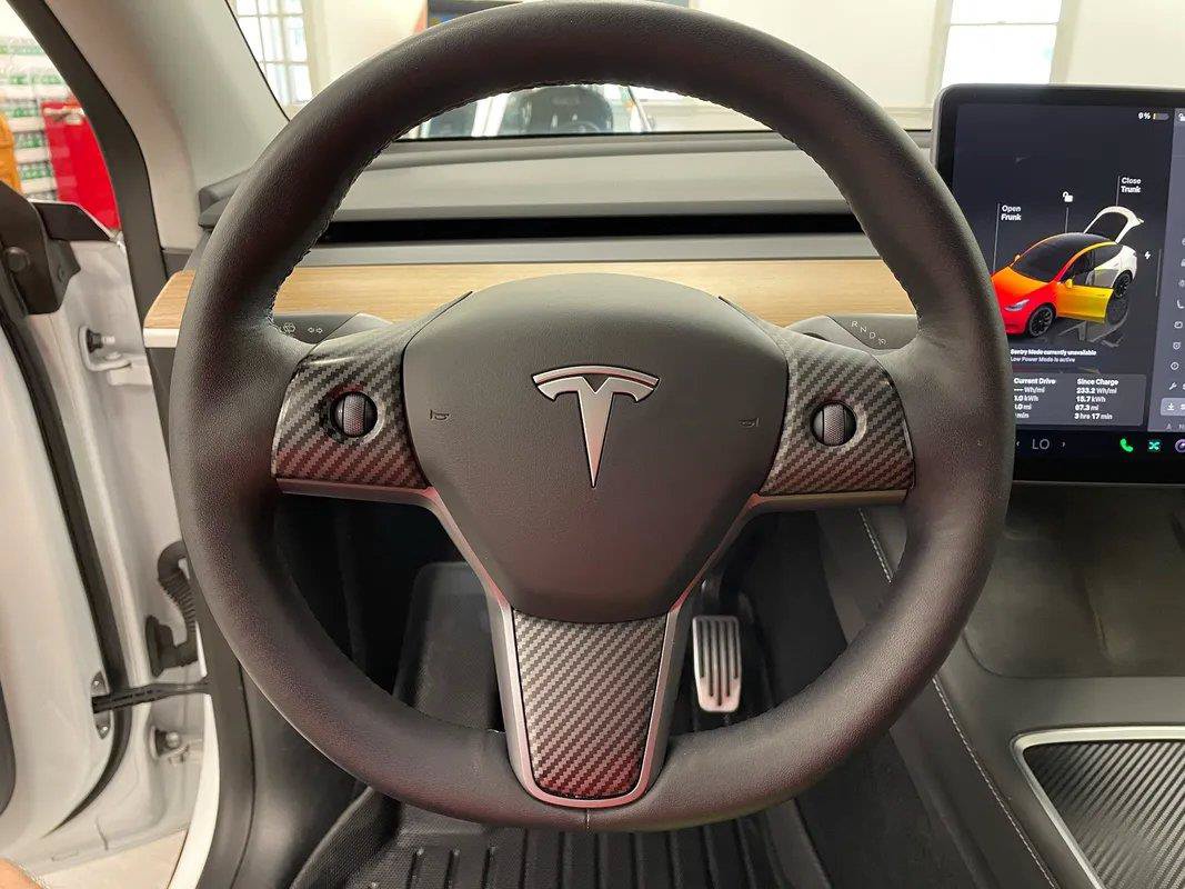 Used 2023 Tesla Model Y AWD image 4