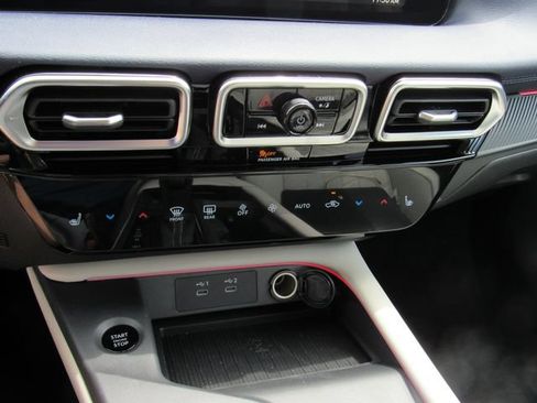New 2026 Nissan Sentra SL w/ Floor Mat Package FWD image 22