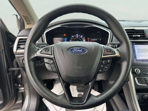 Used 2019 Ford Fusion SE FWD image 21