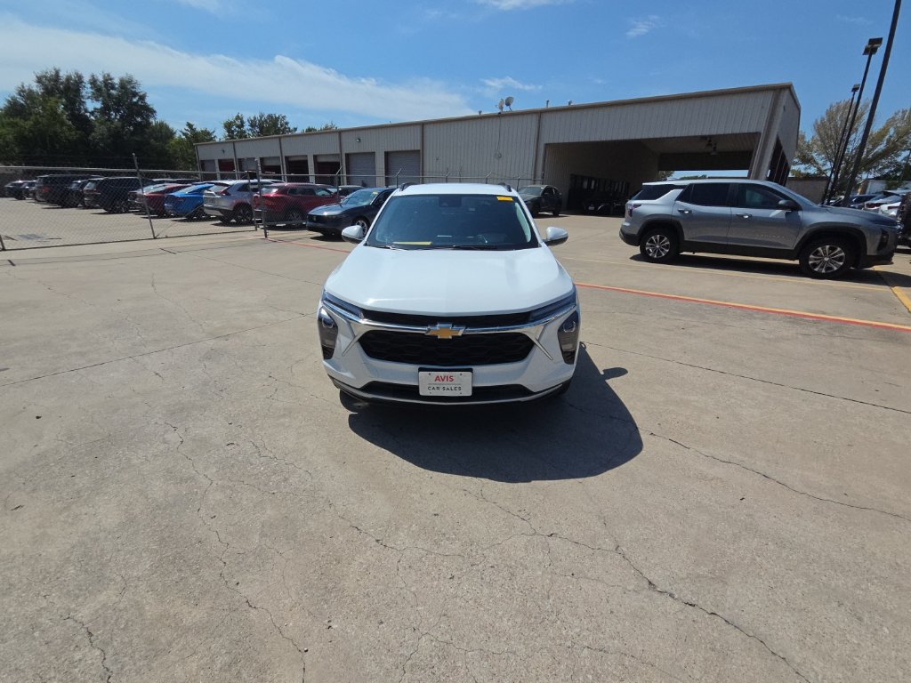 Used 2025 Chevrolet Trax LT w/ LT Convenience Package FWD image 5