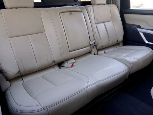 Used 2017 Nissan Titan SL w/ SL Towing Convenience Package image 10