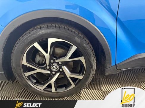 Used 2019 Toyota C-HR XLE FWD image 22