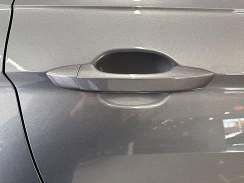 Used 2024 Volkswagen Tiguan SE image 19