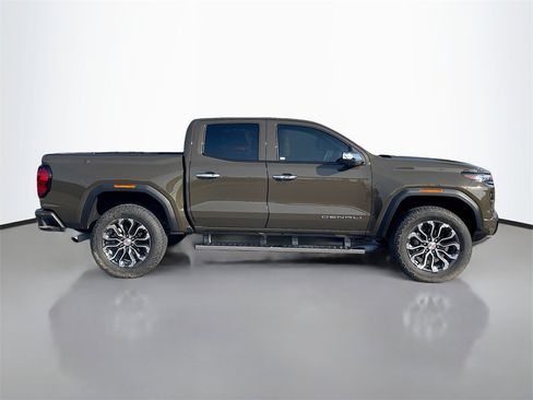 Used 2024 GMC Canyon Denali image 8