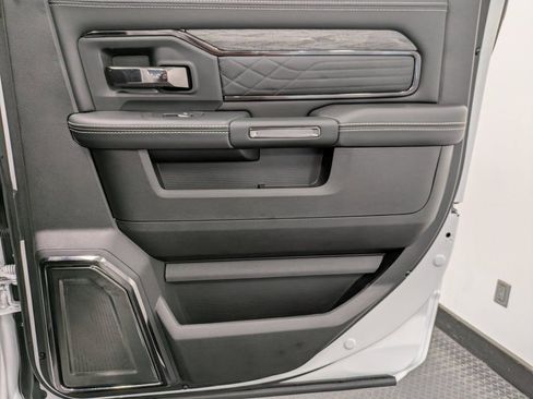 Used 2025 RAM 3500 Limited image 25