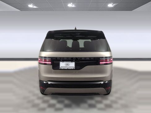 Used 2025 Land Rover Discovery Dynamic SE image 10