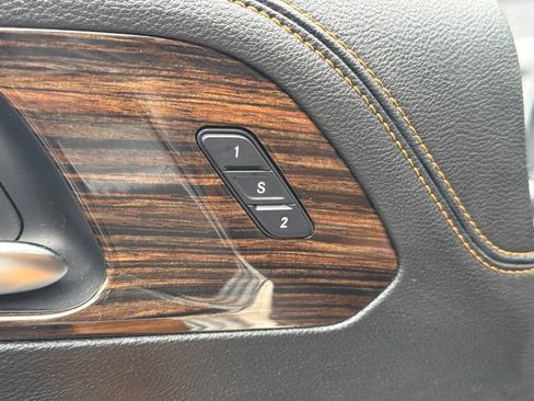 Used 2023 Chrysler Pacifica Pinnacle FWD image 21