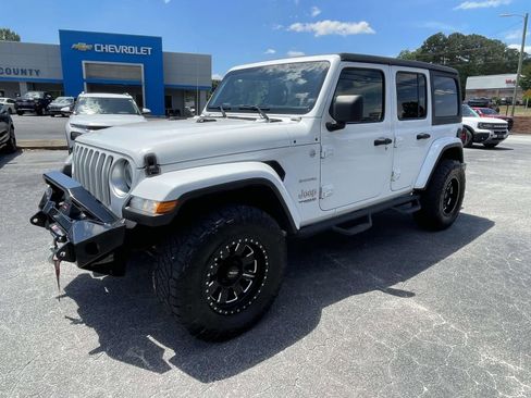 Used 2020 Jeep Wrangler Unlimited Sahara AWD/4WD image 7