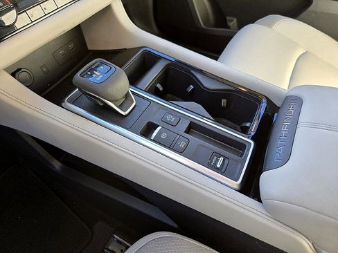 Certified 2025 Nissan Pathfinder SL image 15