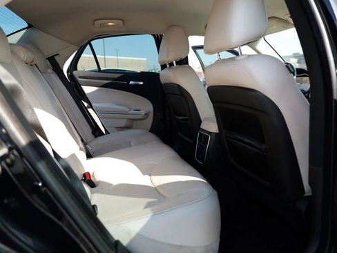 Used 2018 Chrysler 300 Limited image 30