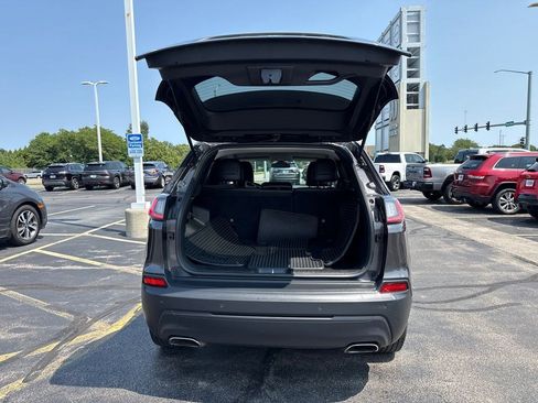 Used 2019 Jeep Cherokee Latitude Plus w/ Cold Weather Group AWD/4WD image 14