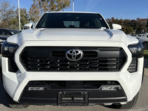 Used 2024 Toyota Tacoma TRD Off-Road image 3
