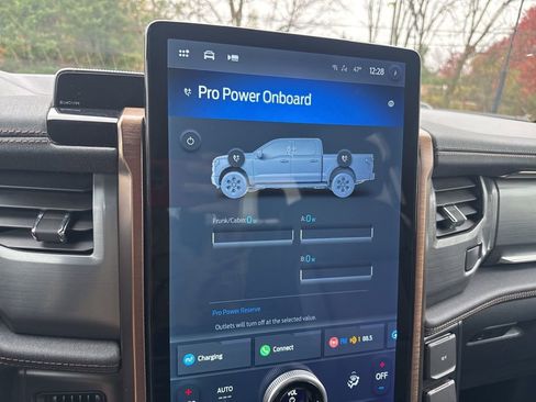 Used 2022 Ford F150 Lightning Lariat image 37