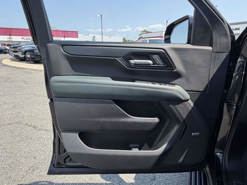Used 2025 GMC Yukon XL AT4 w/ AT4 Premium Package AWD/4WD image 22