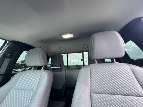 Used 2021 Toyota Tacoma SR5 AWD/4WD image 31