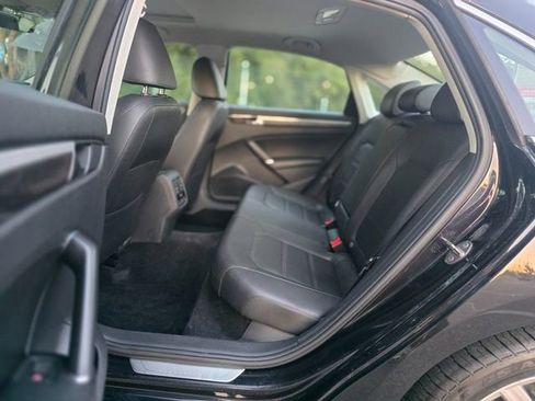 Used 2018 Volkswagen Passat 2.0T SE FWD image 30