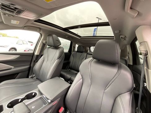 Used 2023 Acura MDX SH-AWD image 11