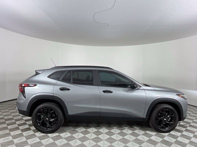 Used 2025 Chevrolet Trax LT FWD image 4